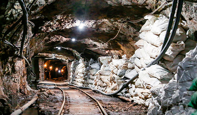 Compressed air tubes in the tunnels at Neyshabur