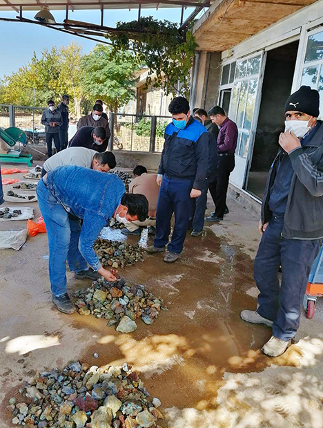 Turquoise auction in the yard of the Neyshabur mine