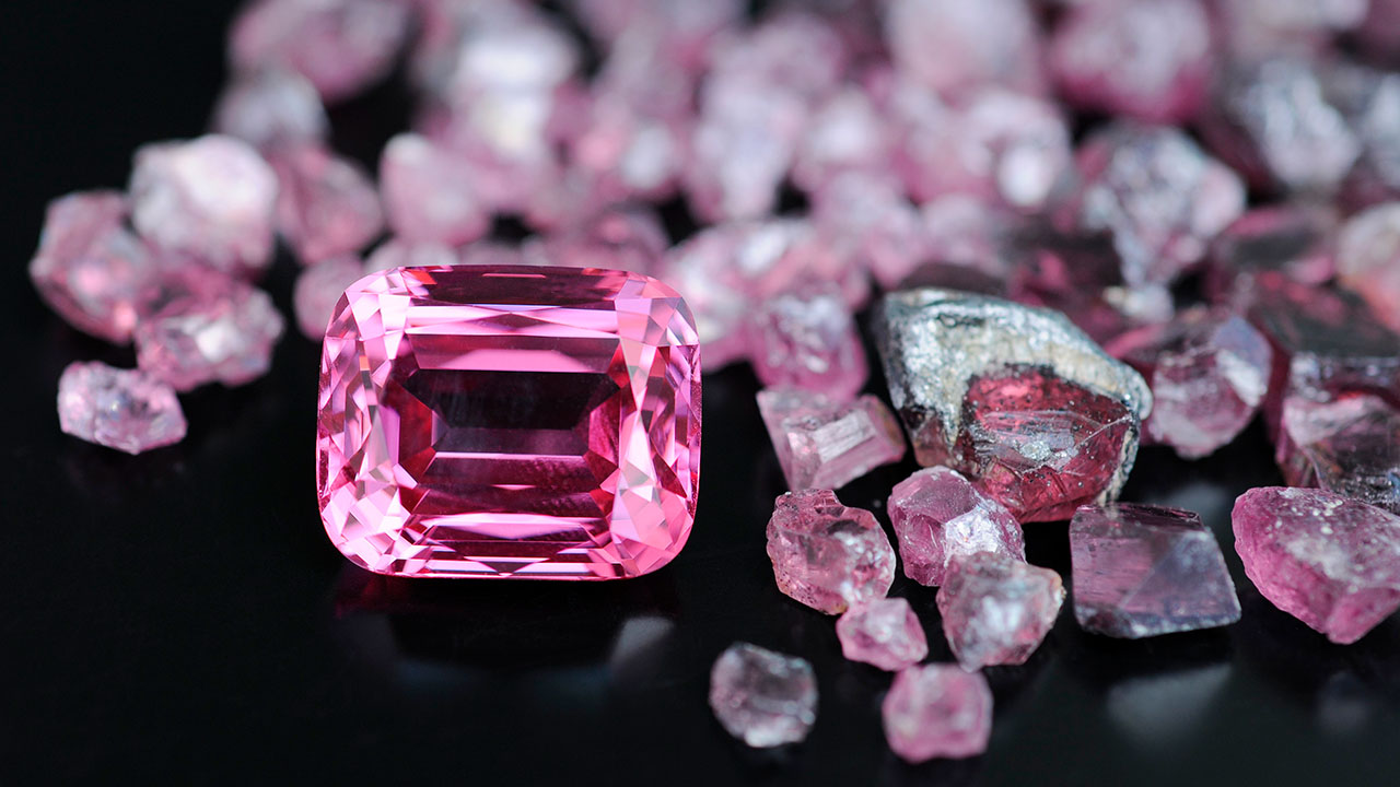 Spinel: Mineral information, data and localities.