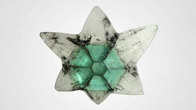 Figure 1. A 12.62 ct trapiche emerald with areas of near-colorless goshenite. Photo by Shunsuke Nagai.