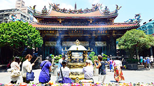 Longshan Temple