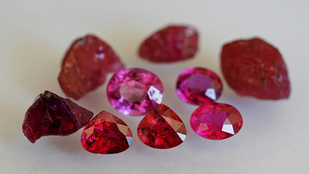 产自莫桑比克尼亚萨省的红宝石