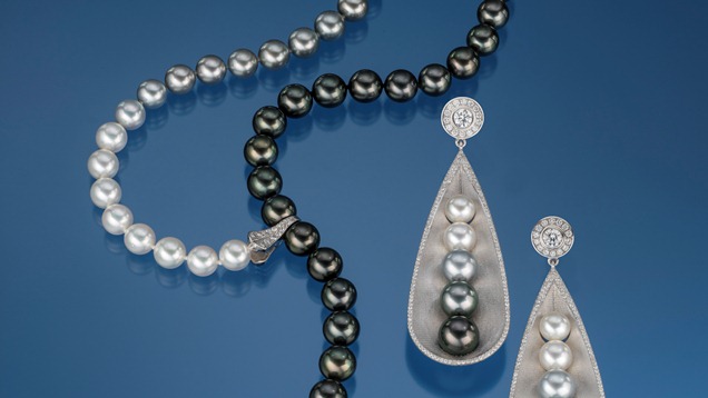 This is the “Splendour and Science of Pearls” book cover, featuring a pearl necklace, graduated both by size and color, containing 8.5 to 11 mm akoya, white South Sea, and black Tahitian cultured pearls. The matching earrings by Anil Maloo of Baggins, Inc., incorporate similarly graduated cultured pearls, and diamonds weighing a total of 2.5 carats. The earrings won first place in two categories of the AGTA Spectrum Awards (2013). Photo by Robert Weldon/GIA. 