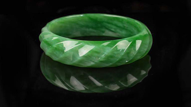 Carved green nephrite bangle bracelet