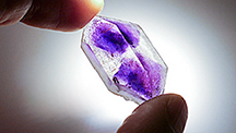 Color zoning in amethyst from Boudi, Morocco