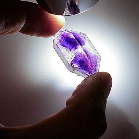 Color zoning in amethyst from Boudi, Morocco