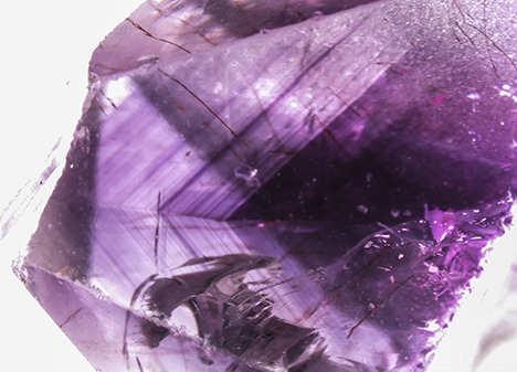 Color zoning in amethyst