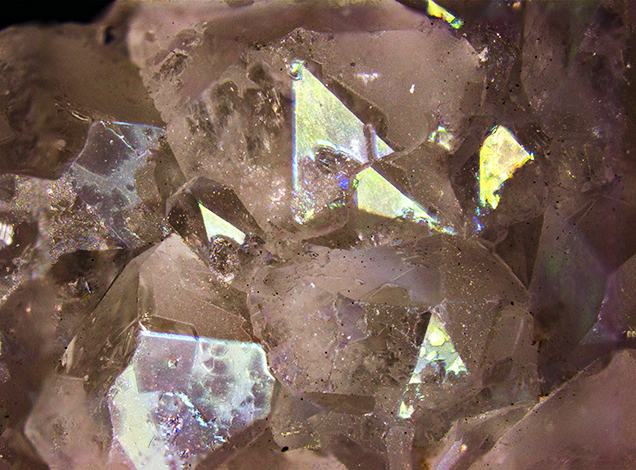 Iridescence in iris quartz from Jalgaon, India