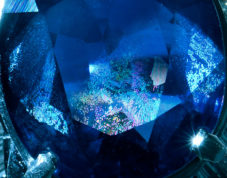 Remarkably Large Iridescent Healed Fissures Resembling Play-of-Color in  Sapphire