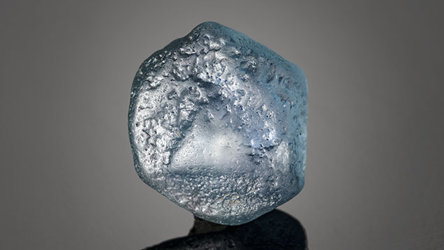 Figure 2. At 17.04 ct, this natural-color (unheated) rough sapphire crystal from Eldorado Bar on the Missouri River is exceptionally large for Montana’s secondary deposits. Photo by Orasa Weldon; courtesy of Pala International.