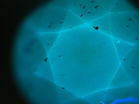 DiamondView of blue phosphorescence in natural diamond