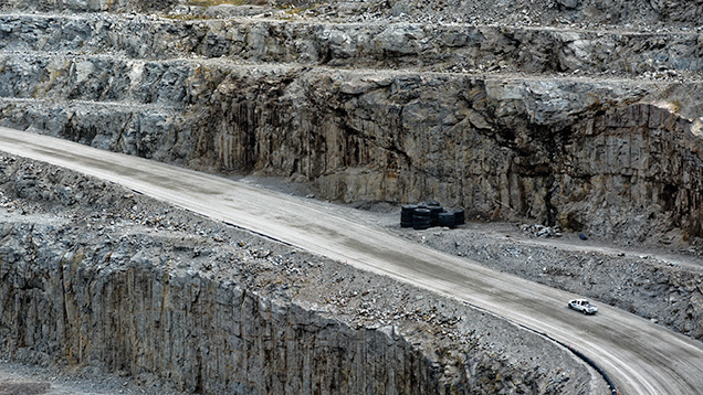 Access road at Diavik’s A418 open pit