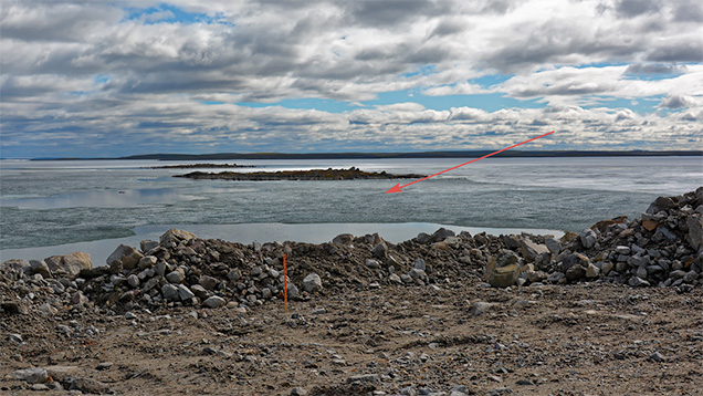 Frozen waters of Lac de Gras