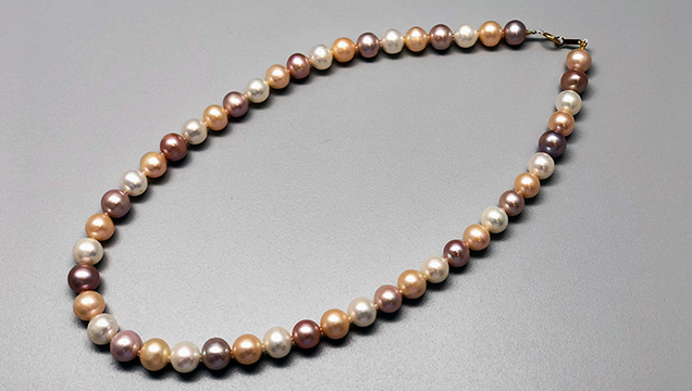 Strand of Chinese freshwater nucleated cultured pearls from Lake Taihu, cultured by the same <I>Hyriopsis</I> hybrid as Kasumiga pearls.