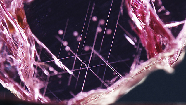 Intersecting tubes in Mozambican rubies