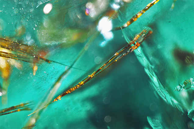 Yellowish brown rod of rutile.