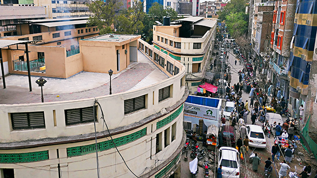 Overhead view of the Namak Mandi gem market