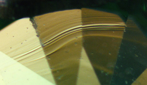 “Flow patterns” are observed in a sample.