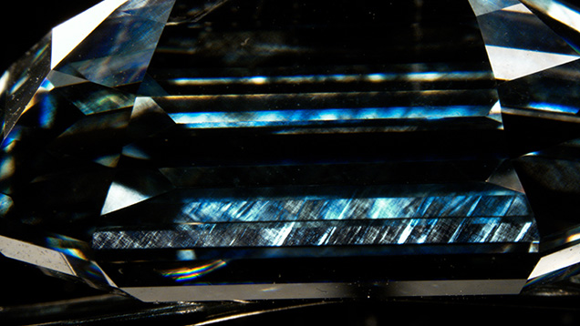 Tatami pattern observed in the De Beers Cullinan Blue diamond.