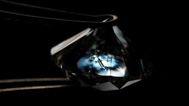 Cross-polarized light reveals strain between the host diamond and the diamond inclusion.