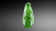 Figure 1. Face-up view of the 23.71 &times; 9.67 &times; 2.59 mm jade carving. Photo by Diego Sanchez.