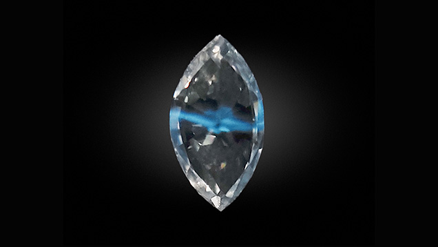 Figure 2. Short-wave UV imaging of the multilayered laboratory-grown diamond showed the thin layer phosphorescing while the rest of the diamond remained inert. Image by Guy Borenstein.