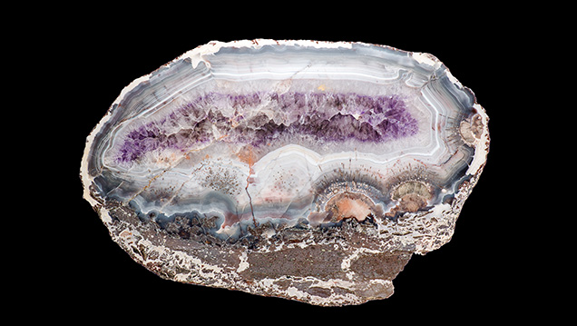 Agate with amethyst-lined cavity