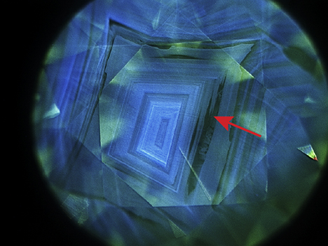 Strong blue fluorescence and inert zones seen in the DiamondView image.