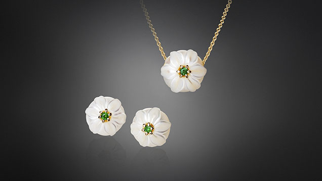 Figure 10. Carved pearls can be mounted with a variety of colored gemstones such as the “Lily” jewelry set shown here. The set is made of 11 mm hand-carved freshwater pearls and emerald mounted with 14K yellow gold. Courtesy of Chi Huynh.