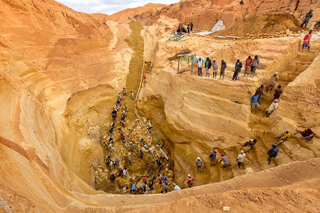 Figure 10. Artisanal miners removing alluvial sediments to reach a deeply buried gravel layer containing gem fragments near Ilakaka in Madagascar. Photo courtesy of Toby Smith.