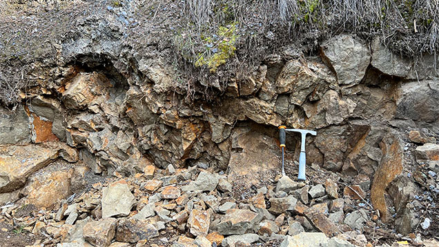 Figure 8. The French Bar sill composed of basaltic trachyandesite, occasionally containing sapphires, is poorly exposed partially on Center Bar and Virginia Bar, for a length of less than 98 m and a thickness of 1–2 m. Only a small portion is visible here. Photo by Robert E. Kane.