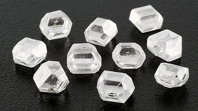 Colorless HPHT synthetic diamonds